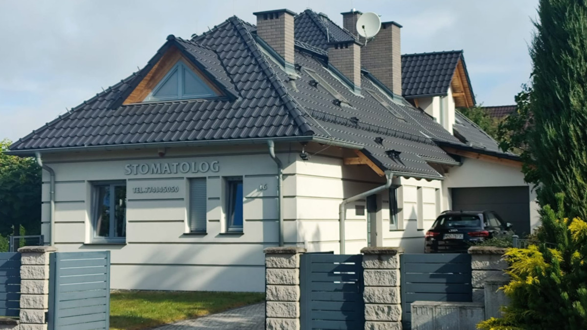 Budynek mieszkalny z gabinetami stomatologicznymi